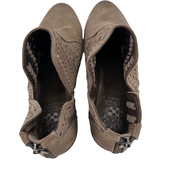 Vince Camuto Brown Perforated V-Cut Block Heel Ankle Boots Size 9 1/2 Women’s - Picture 4 of 11